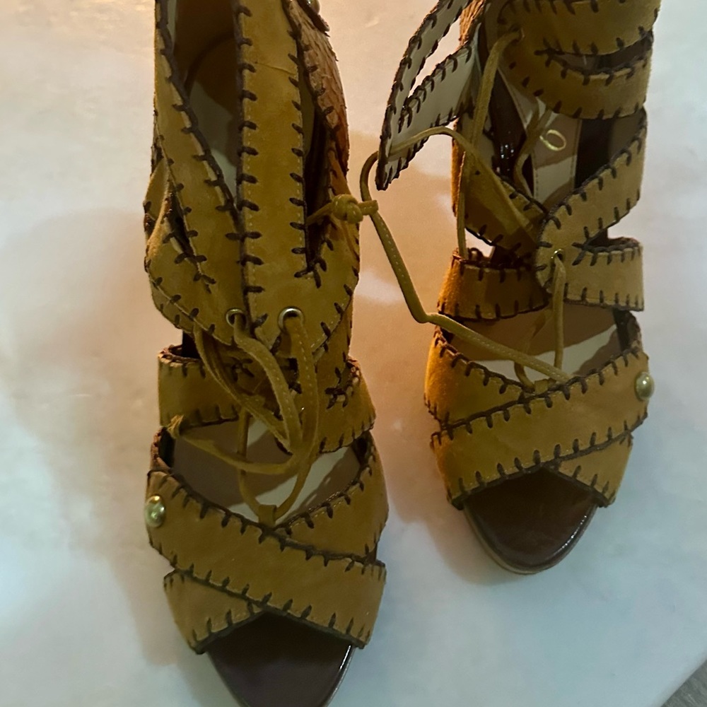 BOUTIQUE 9 BTROSILIE LEATHER SNAKE TIE  High Heels Sz 7.5.